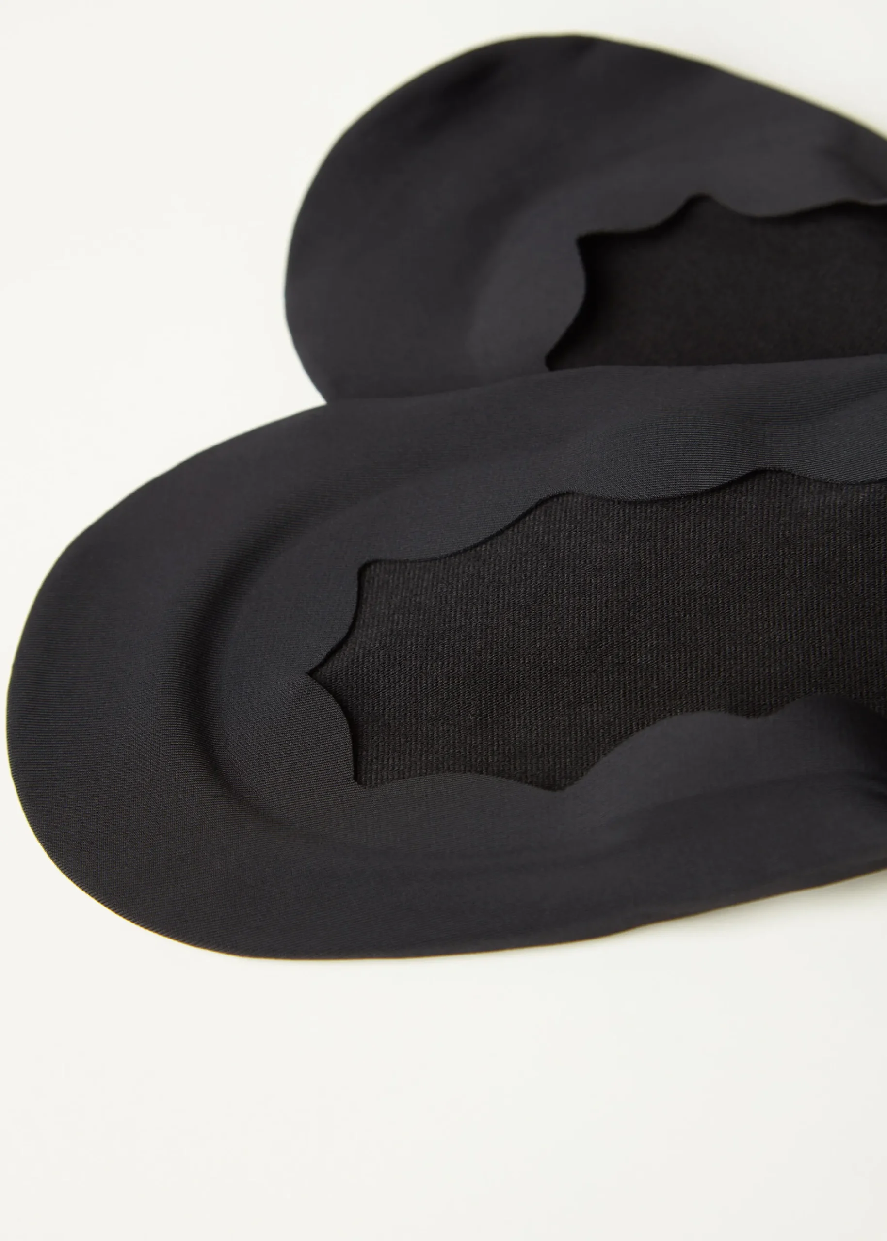 Invisible^Calzedonia Laser Cut Invisible Socks 7037 - Black With Scallop Edges